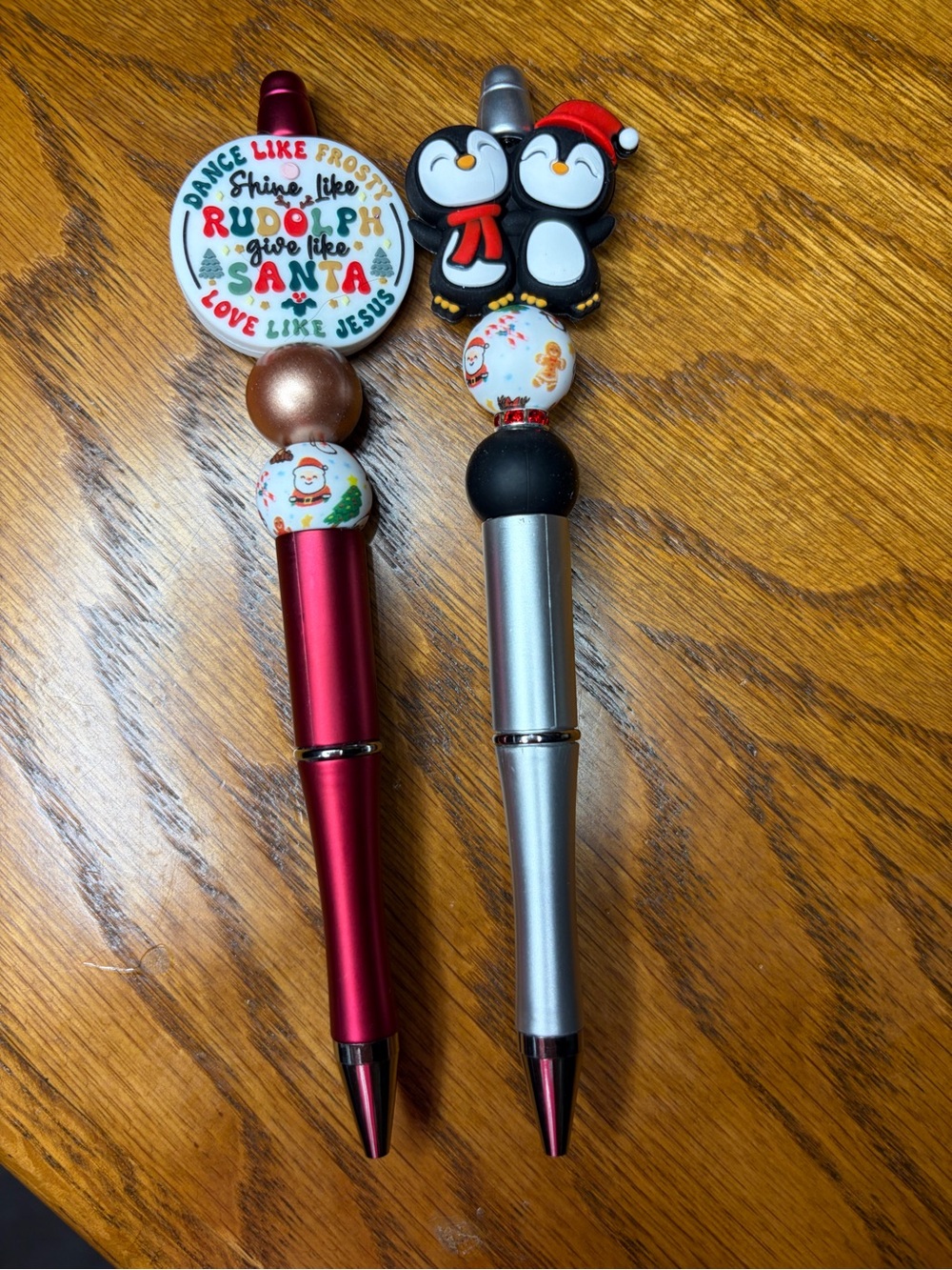 Holiday themed beaded pen set